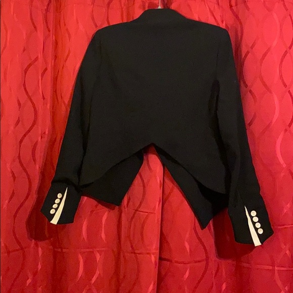 Blazer - Picture 2 of 3